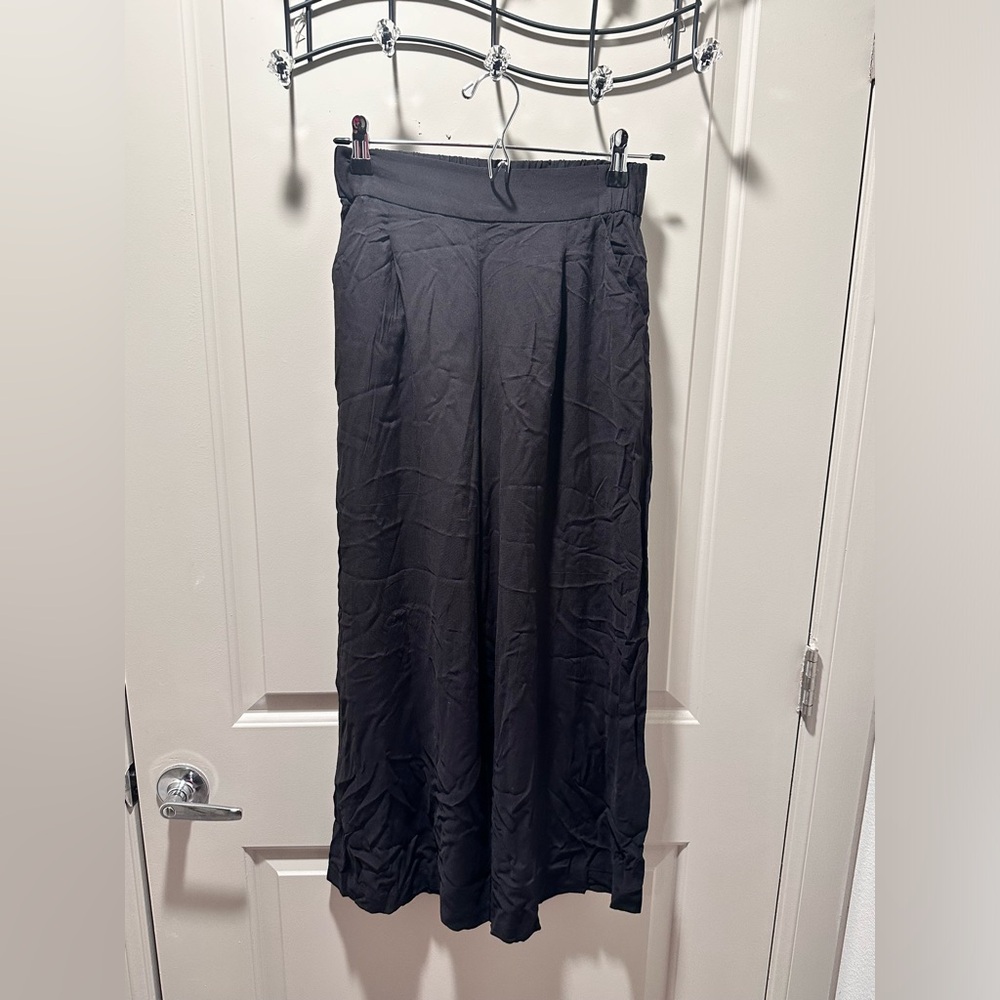 New black cropped pants from H&M( will steam before shipped out )